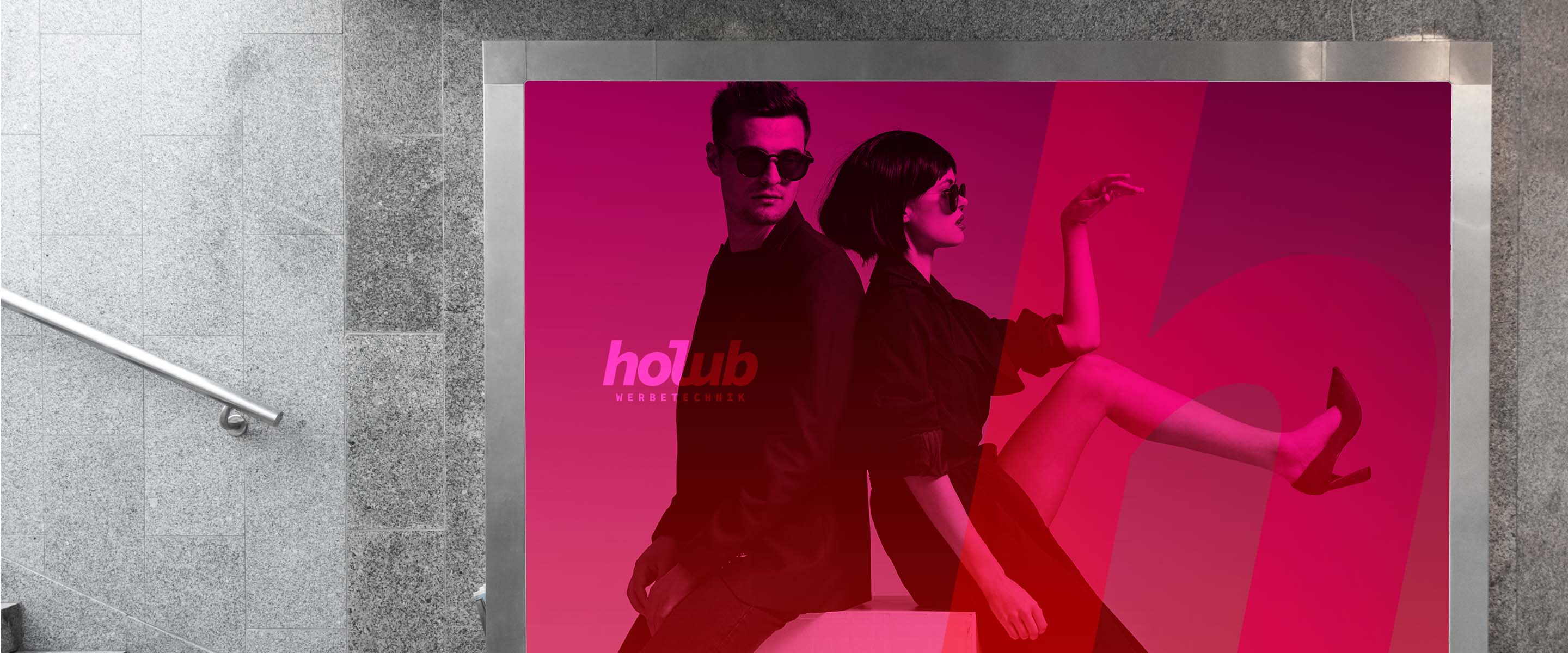 Digitalplakat in Unterführung